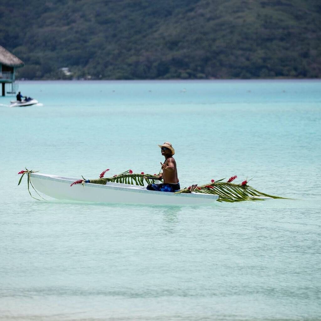 Bora-Bora-pirogue